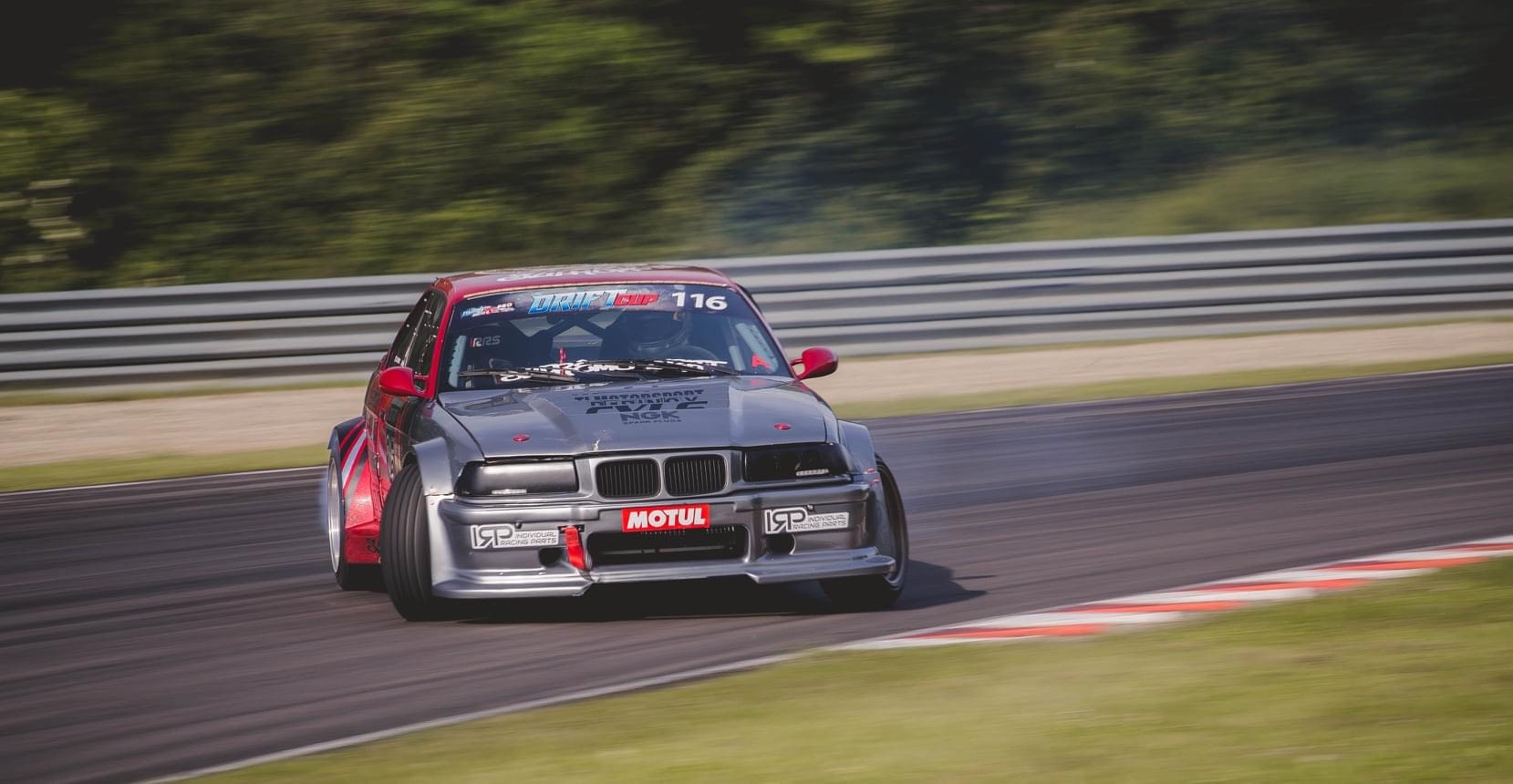 NGK sponsorise supreme Drift